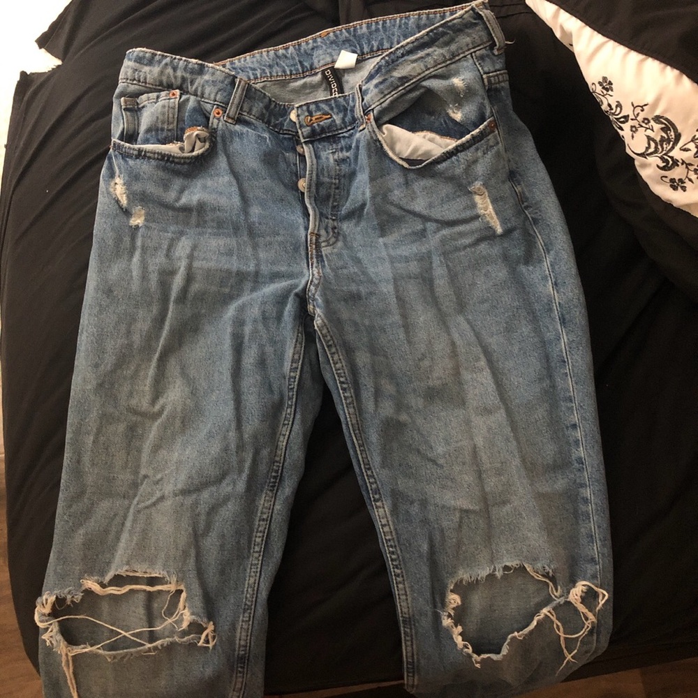 Distressed high waisted jeans
